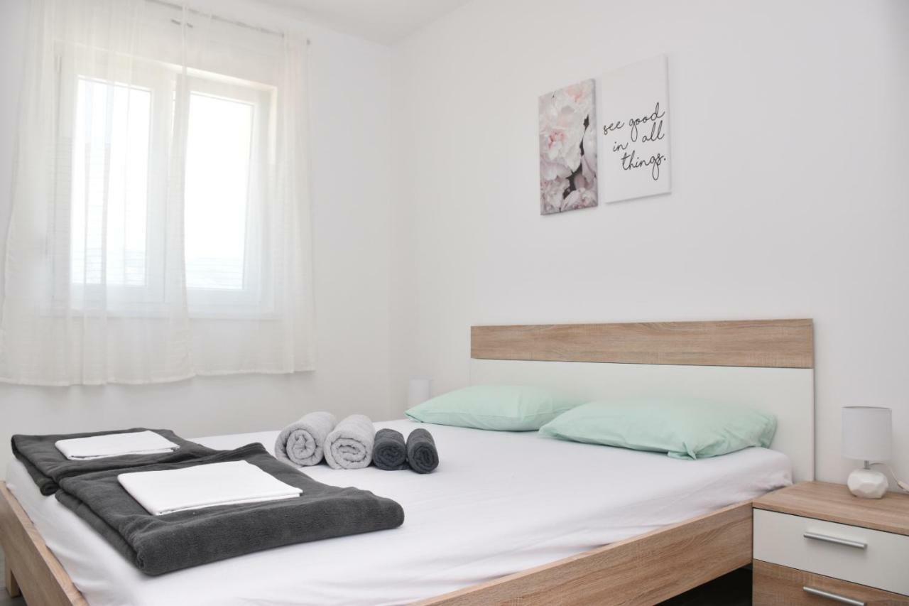 Apartments Mino Ražanac 외부 사진