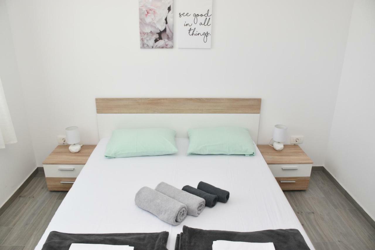 Apartments Mino Ražanac 외부 사진