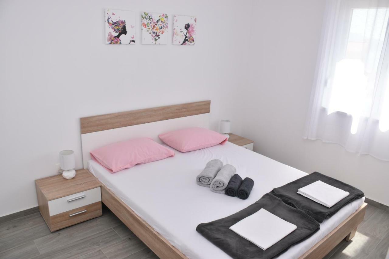 Apartments Mino Ražanac 외부 사진