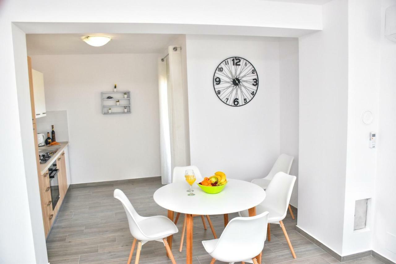 Apartments Mino Ražanac 외부 사진